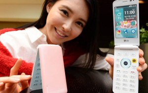 LG Ice Cream Smart kapaklı telefonda klavye ve dokunmatik ekran bir arada