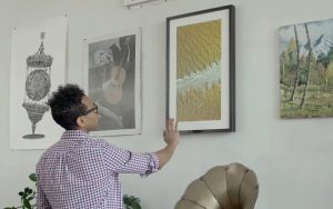 Hareketle kontrol edilebilen interaktif resim çerçevesi