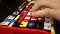 LEGO parçalarından oluşan modifiye klavye