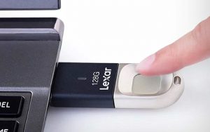 Parmak izi sensörlü USB bellek