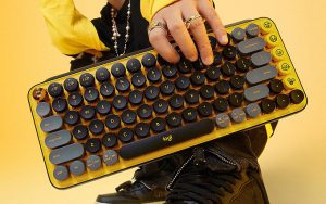 Emoji tuşlu Logitech klavye