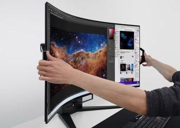 Corsair Xeneon Flex bükülebilir oyun monitörü