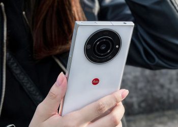 Fotoğraf makinesi benzeri objektife sahip Leitz Phone 2 akıllı telefon