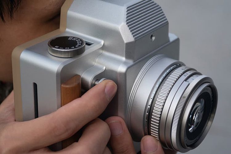 Tamamen manuel çekim yapabilen polaroid tarz fotoğraf makinesi