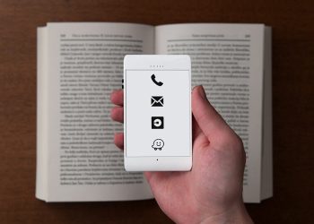 E-mürekkep ekranlı minimalist telefon