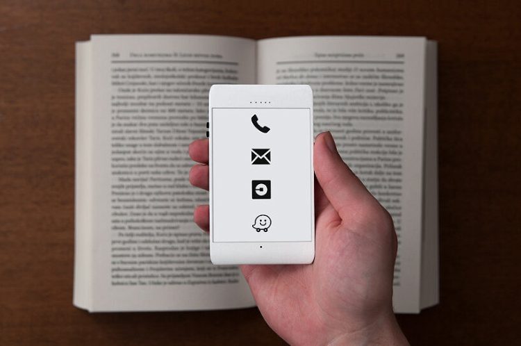 E-mürekkep ekranlı minimalist telefon