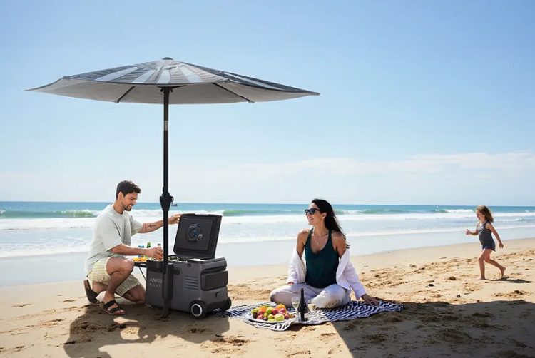 Güneş enerjili plaj şemsiyesi