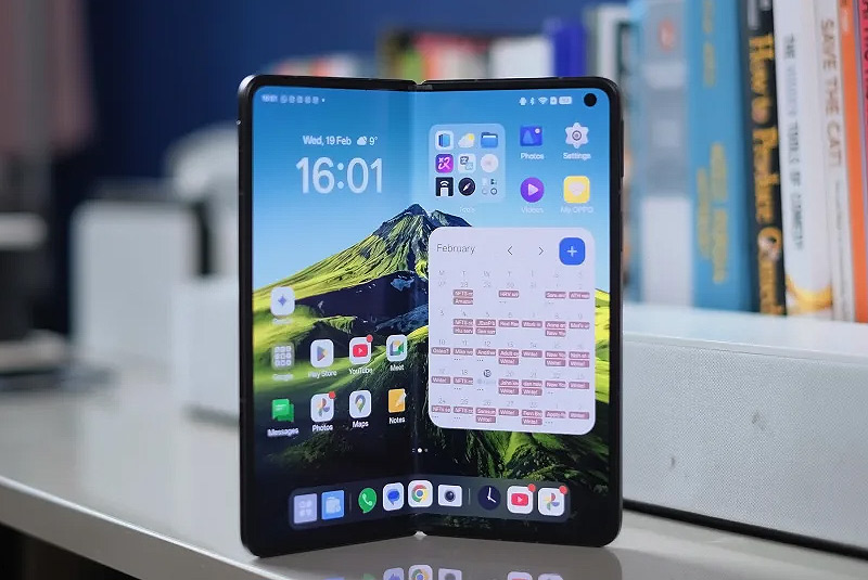 Oppo katlanır cep telefonu