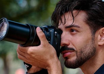 Sony RX10 V fotoğraf makinesi
