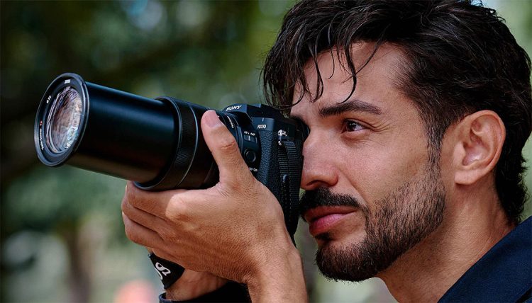 Sony RX10 V fotoğraf makinesi
