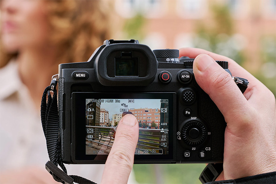 Sony RX10 V dijital fotoğraf makinesi